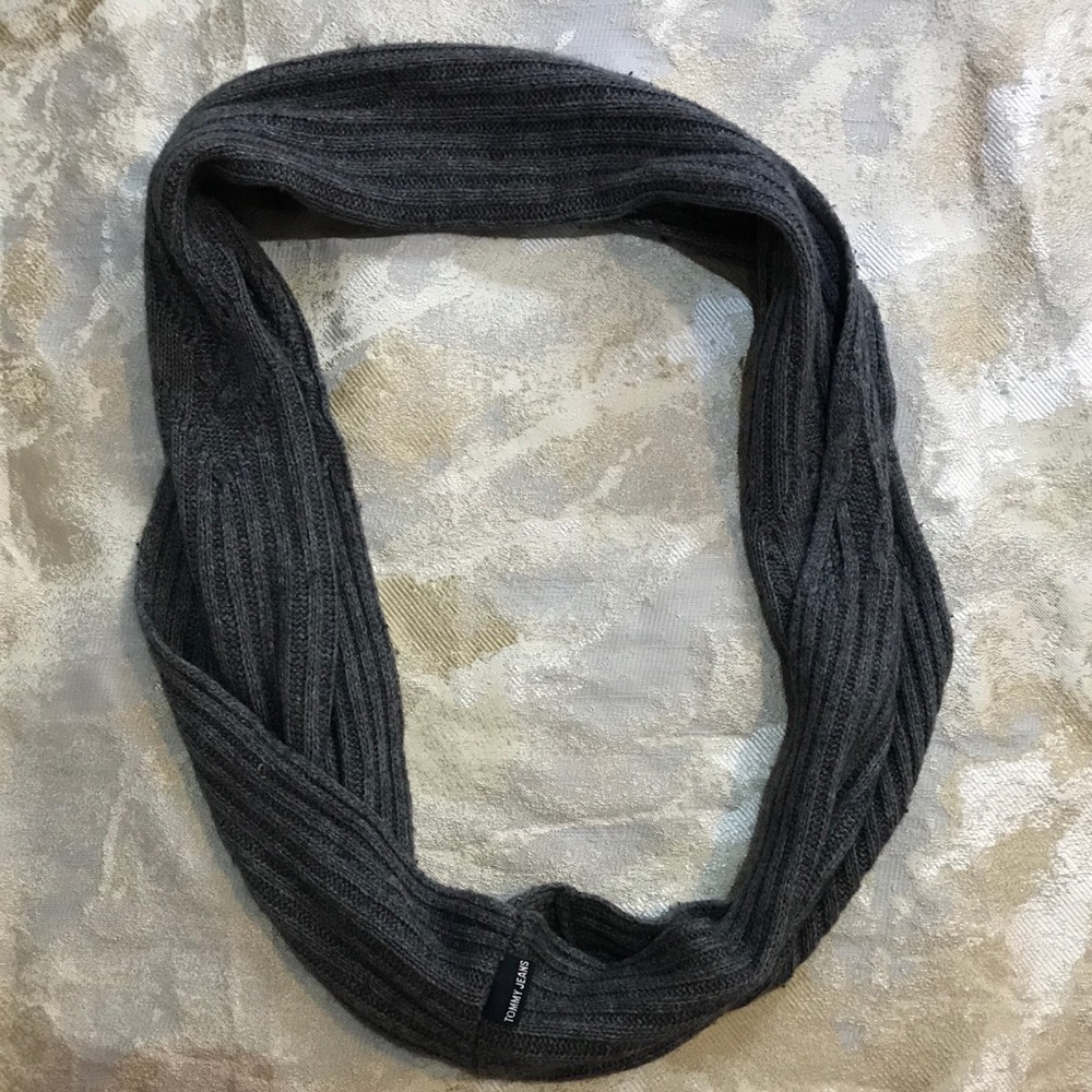 Tommy Jeans - grey loop scarf